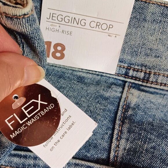 NWT Lane Bryant 18 Jegging Crop Jeans High Rise Flex Waist Button Fly Blue Denim - Picture 8 of 9